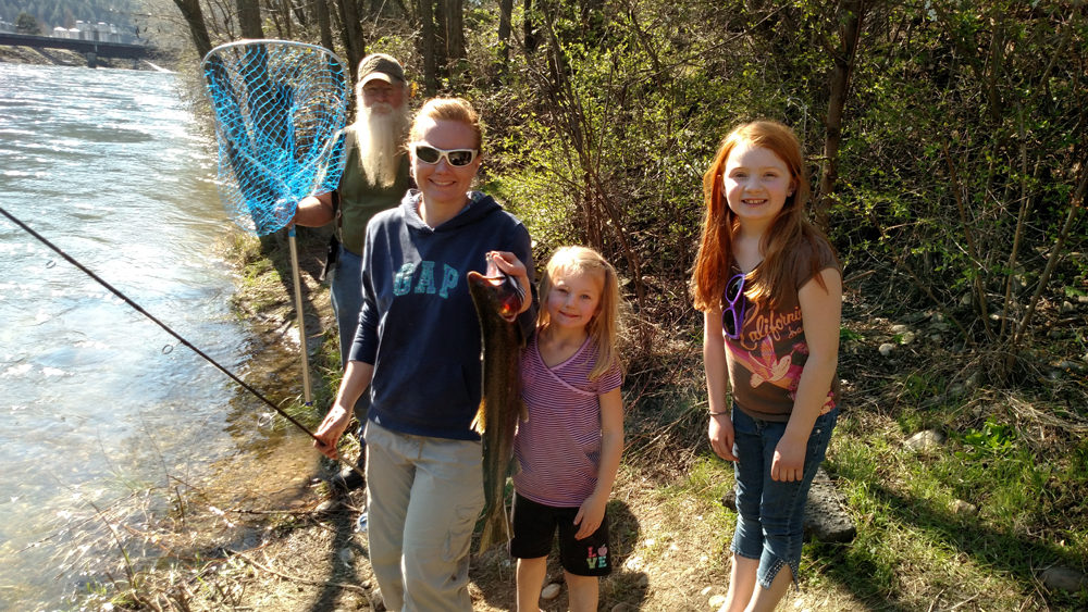 Kuma Family Catching Steelhead